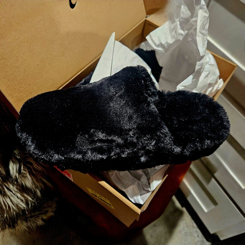 Nike Women's Black Fuzzy Sandals